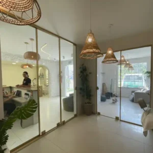 Slide Door Porta de Correr Vidro Temperado e Esquadria de Alumínio